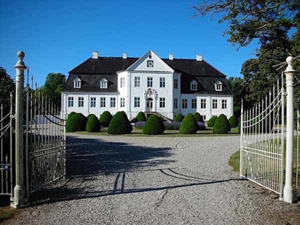 hovedbygning-lunsgaard-gods-modested.jpg