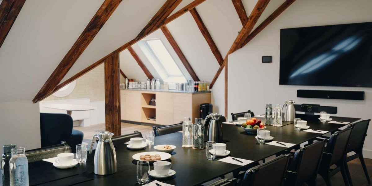 Admiral Hotel mindre lokale med skærm.jpg