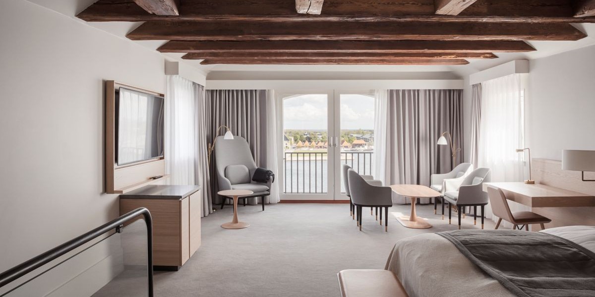 Admiral Hotel suite stor.jpg