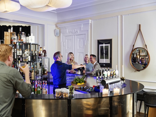 BAR.jpg