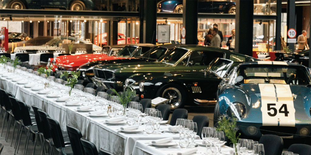 Mødemiddag blandt biler i Copenhagen Car House mødevenue