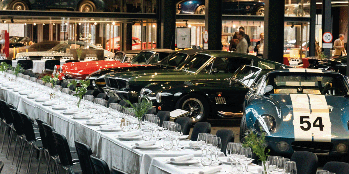 Mødemiddag blandt biler i Copenhagen Car House mødevenue