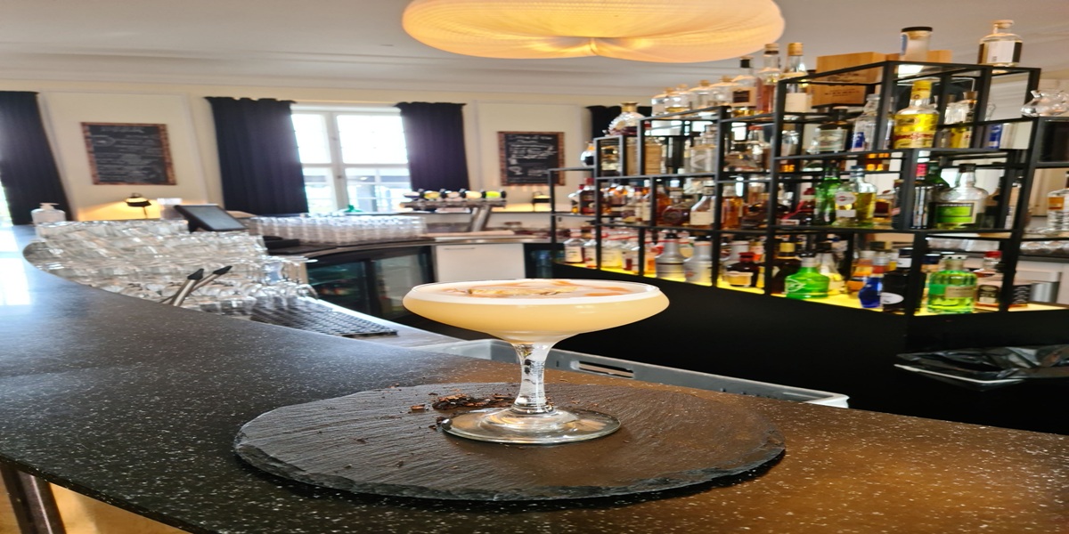 drink ved baren.jpg