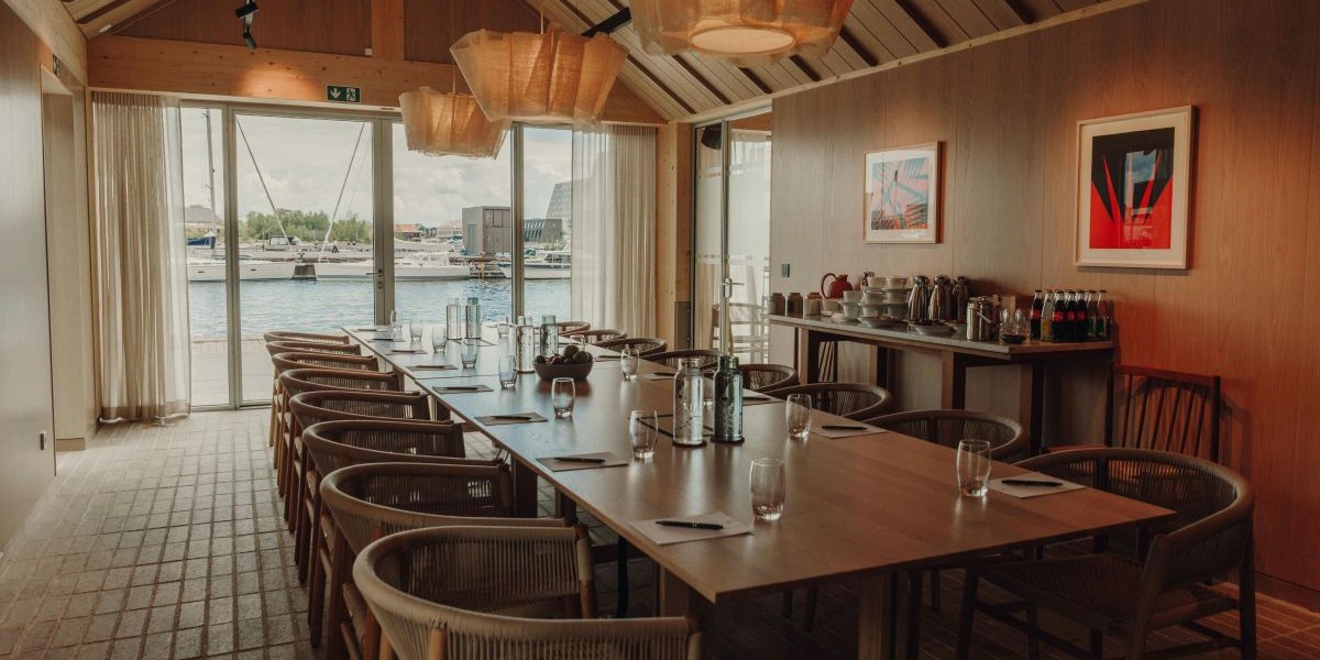 moedelokale med udsigt og udgang til nyhavn.jpg
