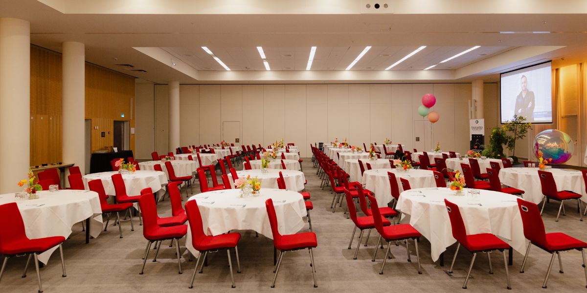 Everest cabaret.jpg